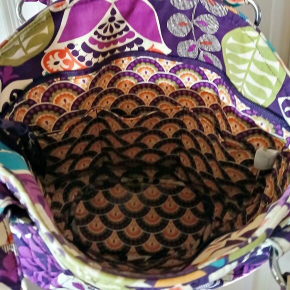 Vera Bradley Glenna shoulder bag in the retired "Plum Crazy" pattern zipper top - Picture 4 of 7